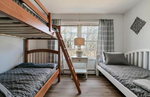Salsbury Cove House | 3 BR Private Pondside View New Reno [Moose Lodge]