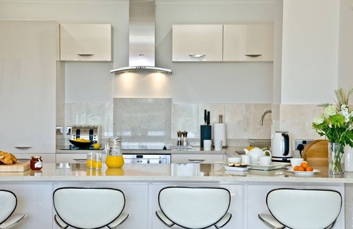 Paignton Apartment | 3 Goodrington Lodge - an apartment that sleeps 4 guests in 2 bedrooms