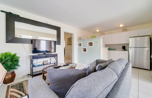 Edgewood Apartment | #3 Heated Pool, Large Yard, 1BR+sunroom/office