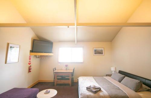 Staverton Bed & Breakfast | 3 Hills at The Good Place