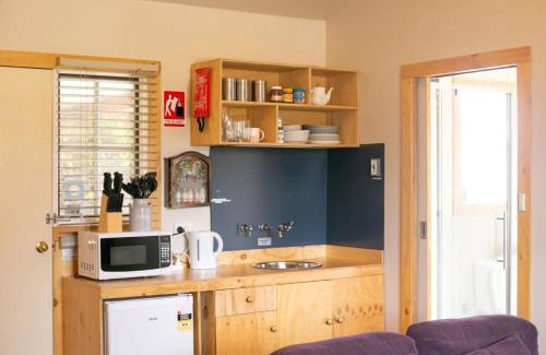 Staverton Bed & Breakfast | 3 Hills at The Good Place