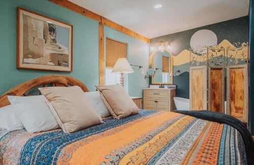 North Valley House | 3 King Beds Hot Tub Arcades 5 Baths