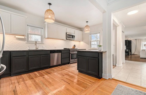 Aksarben - Elmwood Park House | 3 Living Rooms, 2 Garages, Gym & Chef’s Kitchen! Room for the Whole Group!