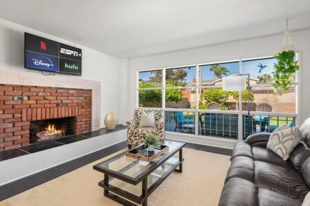 National City House | 3 Living Rooms - 5BR 4B with Yard