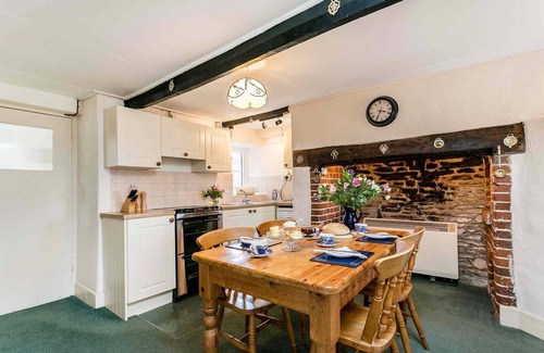 Littlebredy Cottage | 3 Lower Farm, 2 bedroom Country cottage.