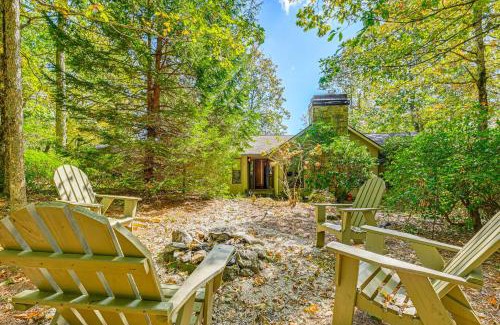 Glenville House | 3 Mi to Crossroads Mtn-View Cottage in Cashiers