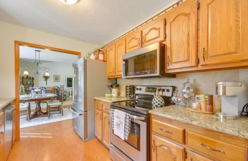 Jefferson City House | 3 Mi to Dtwn Jefferson City Family Home with Deck