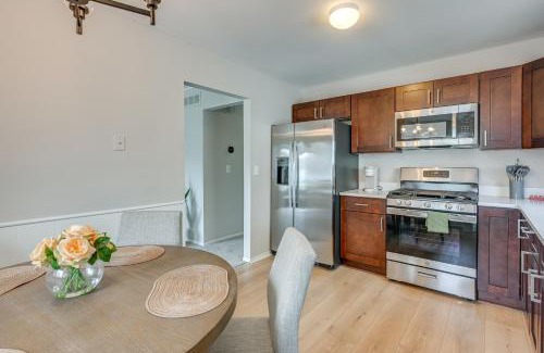 Hazel Park House | 3 Mi to Dtwn Royal Oak Getaway with Fenced Yard!