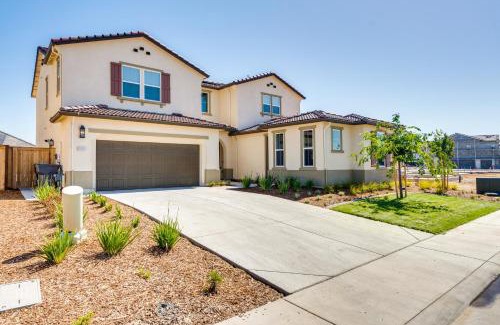 Roseville Apartment | 3 Mi to Golf and Shopping Cozy Roseville Studio