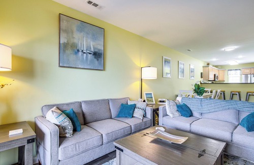 Lewes Apartment | 3 Mi to Savannah Beach: Lewes Condo w/Pool Access