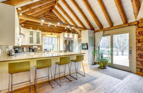 Sunderland House | 3 Mi to UMass Amherst Peaceful New England Cabin
