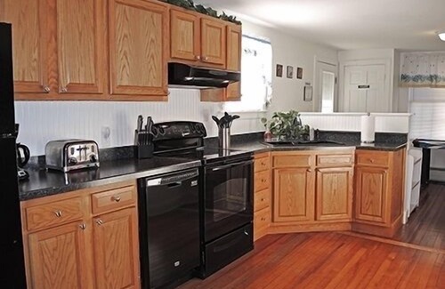 Milford House | 3 Mile Drive to Cooperstown Dreams Park and POOL