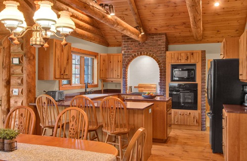 Rome Cabin | 3 min → 5 Golf Courses ★ Fire Pit ★ BBQ ★ Smart TV
