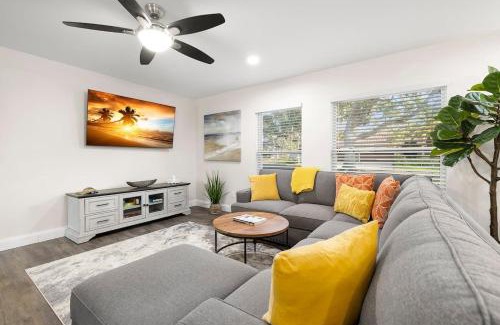 Harbor Bluffs House | 3 Mins to Beach Heated Pool Ping Pong Pool Table