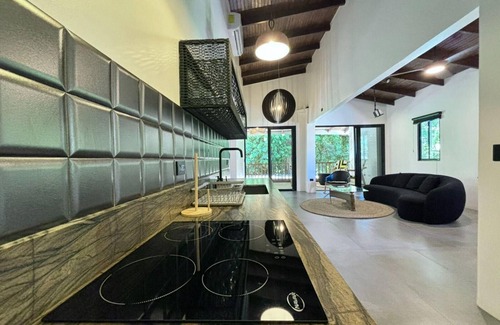 Mal Pais Apartment | 3 minutes from the tide pools &ocean with pool