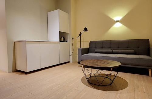 Taman Bukit Pantai Apartment | 3 minutes to Kerinchi Station! Contemporary Studio near Mid Valley
