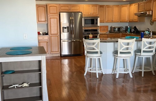 Old Orchard Beach Condo | 3 Night Special-Grand Victorian-On the Beach-Luxury-4th Floor- Pool