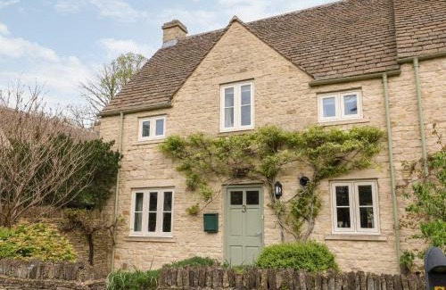 Quenington House | 3 Painters Field