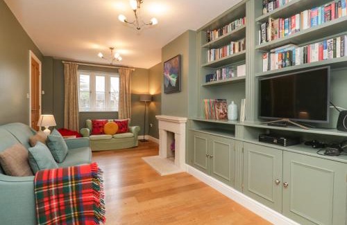 Quenington House | 3 Painters Field