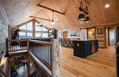 Natures Courtyard Cabin | 3 Peaks: Scenic Sunsets, Views, Fireplaces & More!