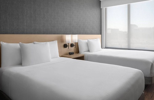 Dunwoody Hotel | 3 Queen Rooms Minutes to Lenox Square | w/Free Breakfast & Pet-friendly