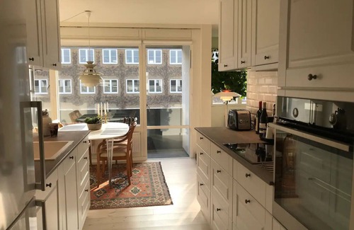 Frederiksberg Condo | 3 Room Apartment in Frederiksberg + Free Parking