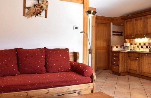 Meribel Village Apartment | 3-Room Apartment for 6 with Pool, Sauna, and Hammam in Méribel Village near Ski Lift