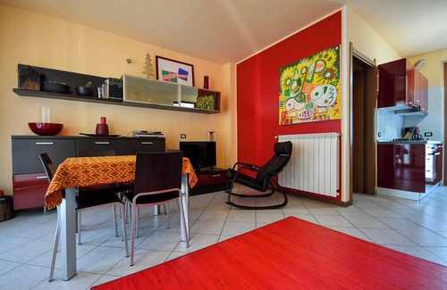 Montegrino Valtravaglia Apartment | 3-room apartment in a neat residence with pool and tennis court