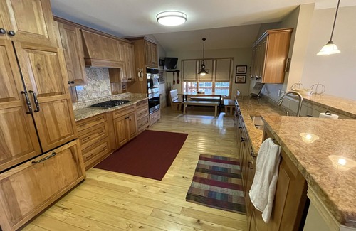 Crane Lake House | 3 Sisters Retreat