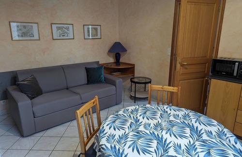 Bourbonne-les-Bains Cottage | 3-Star Comfort: Terrace, Parking, Near Thermal Spa & Casino in Bourbonne-les-Bains