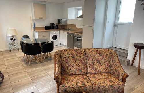 Lampaul-Guimiliau House | 3-star listed house in town center