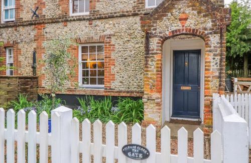 Wymondham House | 3 Station Cottages