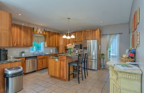 Alto House | 3-Story Luxury Escape w/Arcade Room Hot Tub Fire Pit BBQ Grills & More!