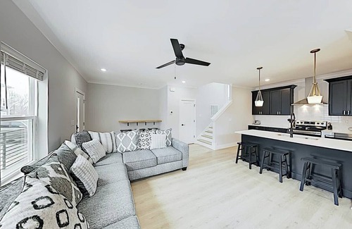 Talbot's Corner House | 3-story Townhome GREAT location in East Nashville