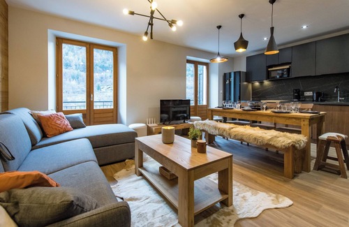 Orelle Apartment | ☆ 3 Vallées & cycling cols – Cosy 6 to 8 stay