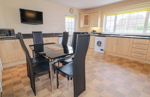 Castlerock Cottage | 3 WARKE PLACE, pet friendly, character holiday cottage in Castlerock