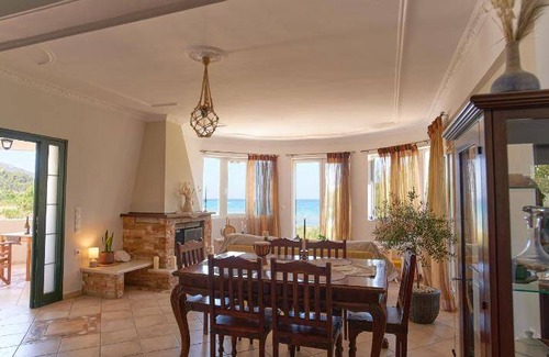 Ano Vasilikos Villa | 300 m² Villa ∙ 4 bedrooms ∙ 8 guests
