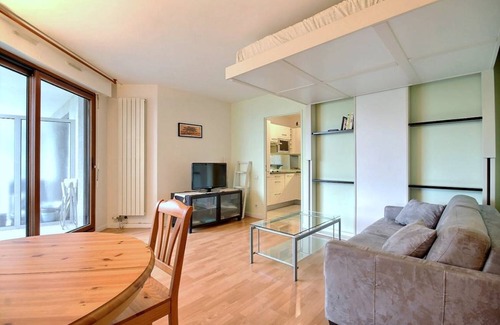 Suresnes Apartment | 30 m² Apartment ∙ 2 guests