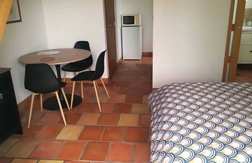 Mervilla Bed & Breakfast | 30 m2 guest room with private bathroom and breakfast included.