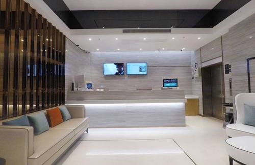 Huaqiang North Hotel | 30 m² Hotel ∙ 2 bedrooms ∙ 3 guests