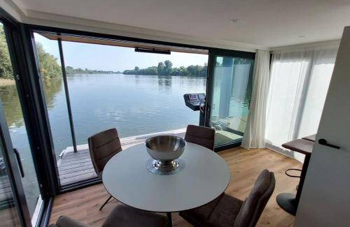 Wiesbaden Boat Rental | 30 m² Houseboat ∙ 2 bedrooms ∙ 4 guests