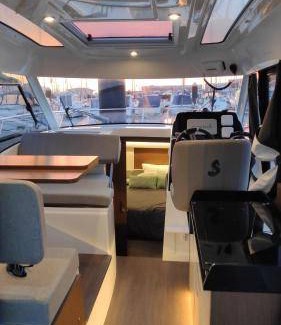 Getxo Boat Rental | 30 m² Houseboat ∙ 2 bedrooms ∙ 4 guests