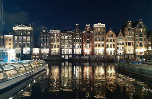 Amsterdam East Boat Rental | 30 m² Houseboat ∙ 3 guests