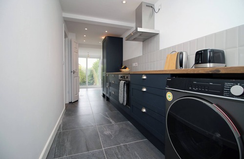 Llanrumney House | 30% Off Monthly Stay|Relocations|Business|Families