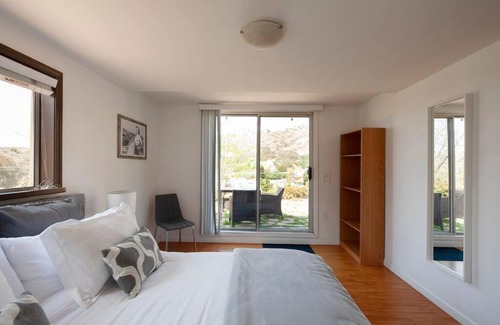 Eastern Malibu House | 30 PCT OFF! Malibu Serene Cottage with King Bed, Beach, BBQ