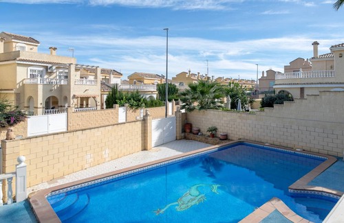 Monforte del Cid House | 300 m² House ∙ 6 bedrooms ∙ 14 guests