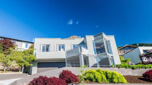 Fernhill House | 300 m² House ∙ 4 bedrooms ∙ 8 guests