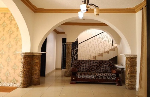 Muyenga House | 300 m² House ∙ 4 bedrooms ∙ 15 guests