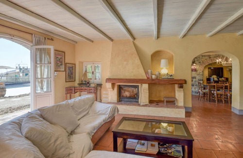 San Salvatore House | 300 m² House ∙ 3 bedrooms ∙ 10 guests