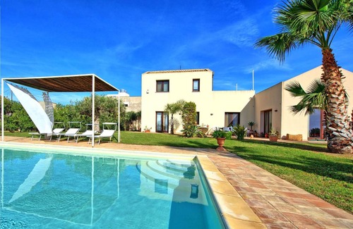 Trapani Villa | 300 m² Villa ∙ 5 bedrooms ∙ 10 guests